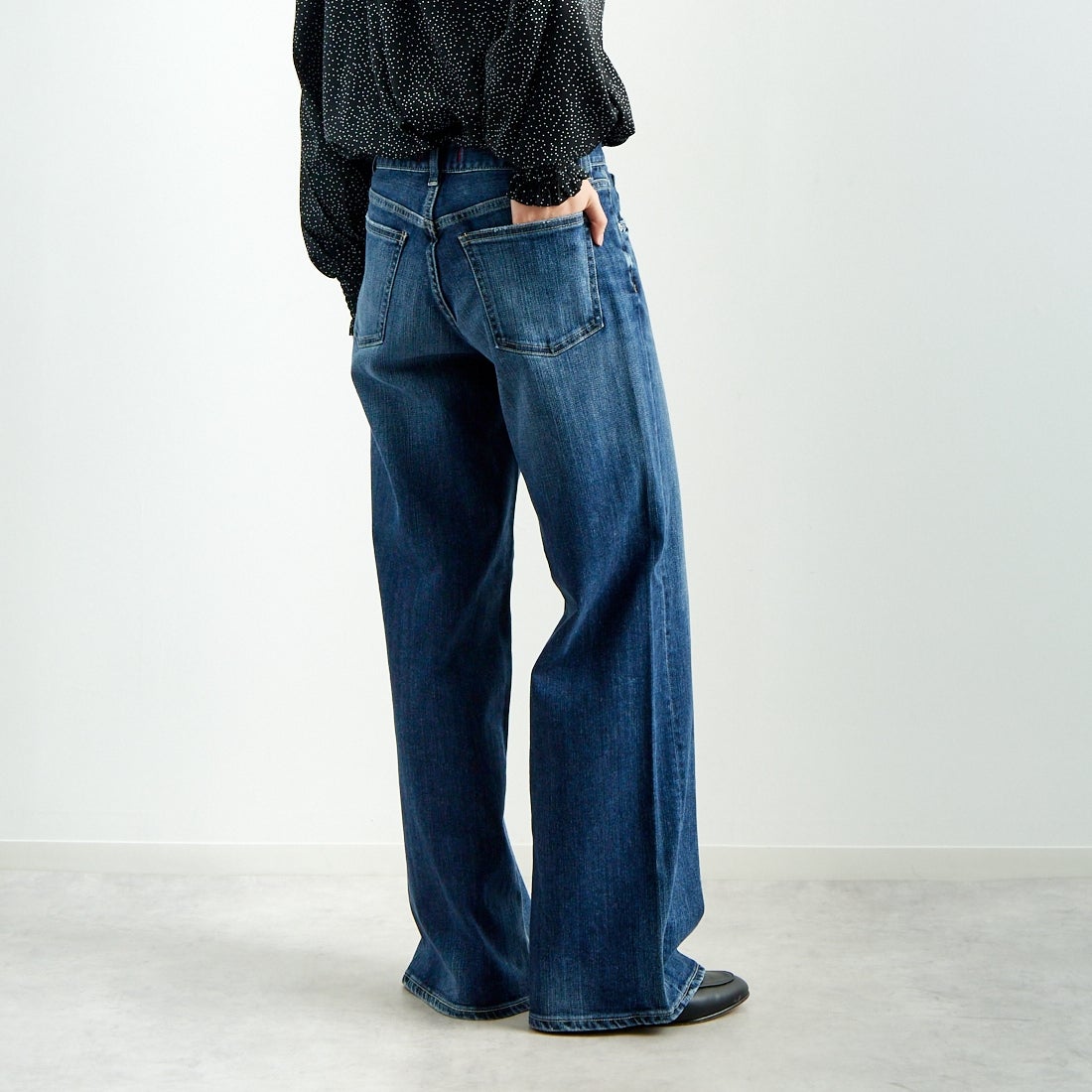 RED CARD TOKYO [レッドカード トーキョー] 35th Anniversary ワイドデニムパンツ [26W10101SDK] A-STN DARK &&モデル身長：160cm 着用サイズ：24&&