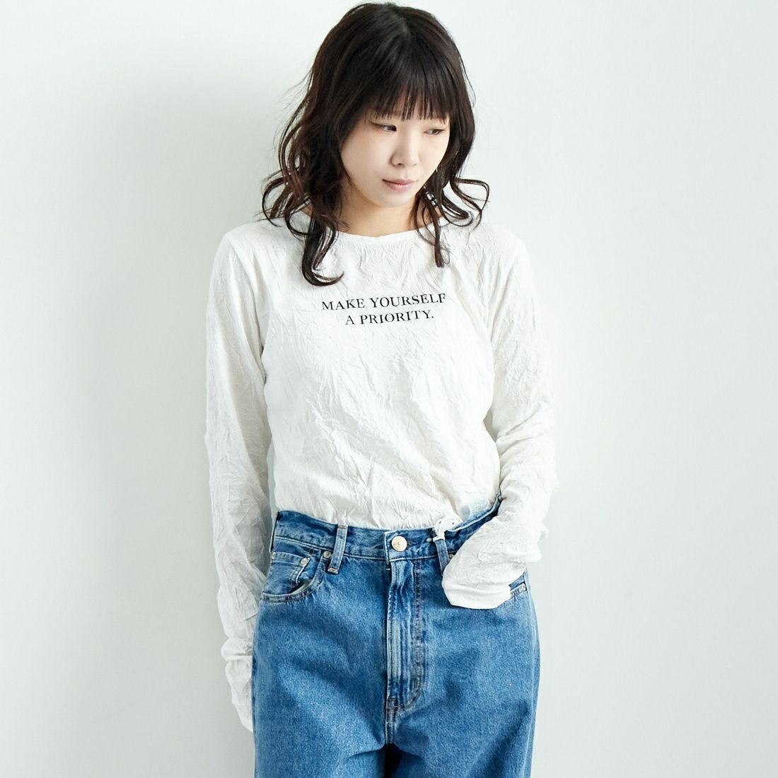 NEEDBY heritage [ニードバイヘリテージ] KOH ワイドテーパードデニム [N1CW01237SMB] S-MD BLUE &&モデル身長：167cm 着用サイズ：26&&