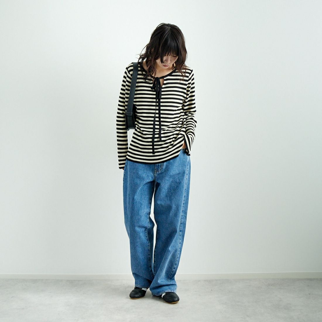 NEEDBY heritage [ニードバイヘリテージ] KOH ワイドテーパードデニム [N1CW01237SMB] S-MD BLUE &&モデル身長：167cm 着用サイズ：26&&