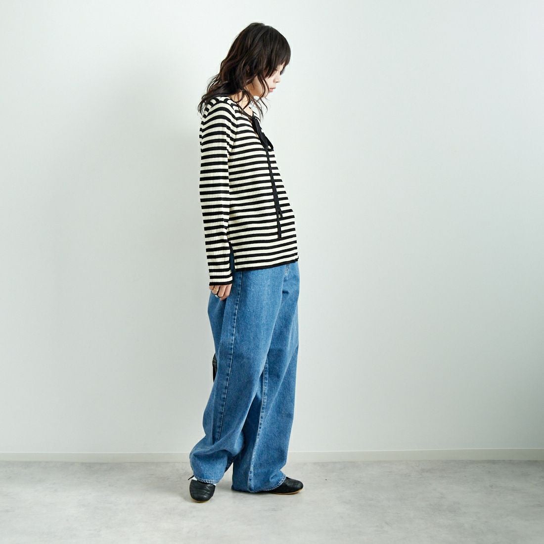 NEEDBY heritage [ニードバイヘリテージ] KOH ワイドテーパードデニム [N1CW01237SMB] S-MD BLUE &&モデル身長：167cm 着用サイズ：26&&