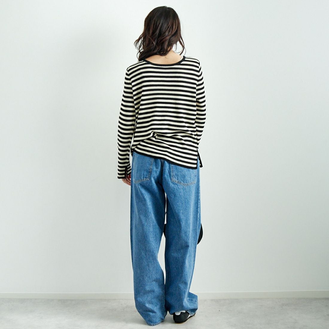 NEEDBY heritage [ニードバイヘリテージ] KOH ワイドテーパードデニム [N1CW01237SMB] S-MD BLUE &&モデル身長：167cm 着用サイズ：26&&