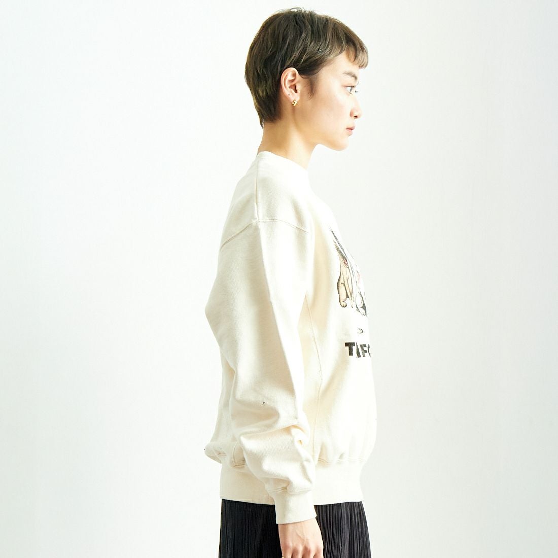 The Endless Summer [エンドレスサマー] 4BUHI パーソナリティクルーネックスウェット [FH-25374307] 05 IVORY &&モデル身長：160cm 着用サイズ：S&&