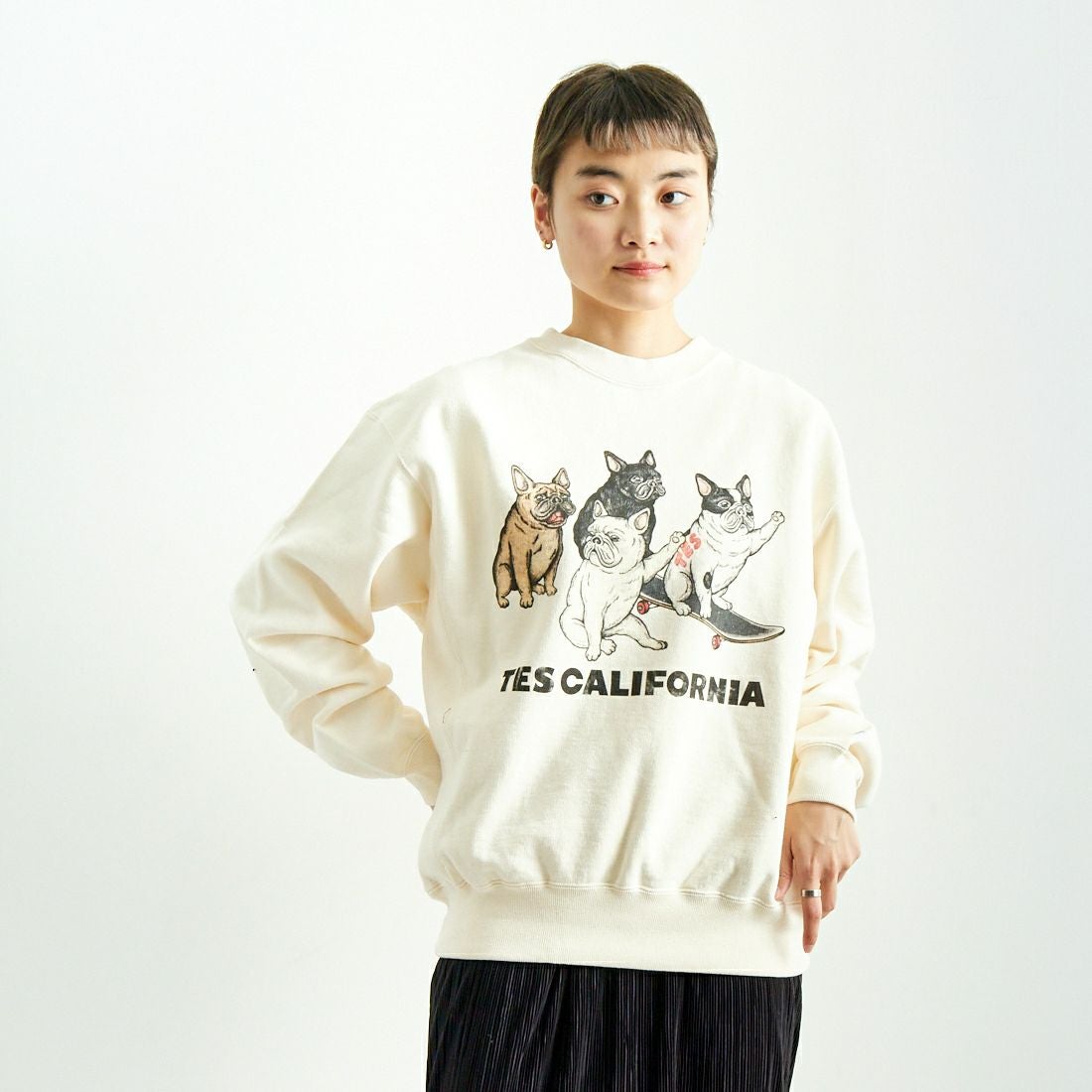 The Endless Summer [エンドレスサマー] 4BUHI パーソナリティクルーネックスウェット [FH-25374307] 05 IVORY &&モデル身長：160cm 着用サイズ：S&&