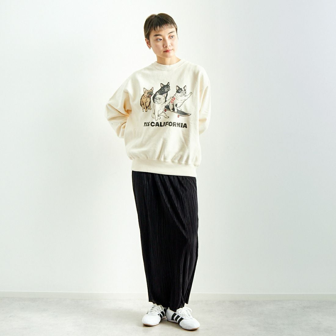 The Endless Summer [エンドレスサマー] 4BUHI パーソナリティクルーネックスウェット [FH-25374307] 05 IVORY &&モデル身長：160cm 着用サイズ：S&&