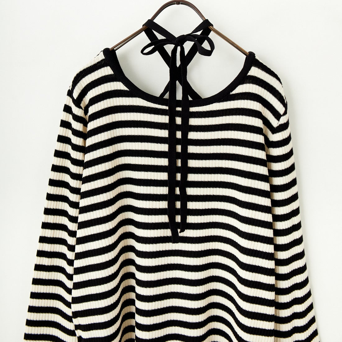 新品タグ付き　CHIGNON(シニヨン)　チョーカーニット 2025ss CHIGNON [シニヨン] チョーカーニット [9546-558LA]｜ジーンズ