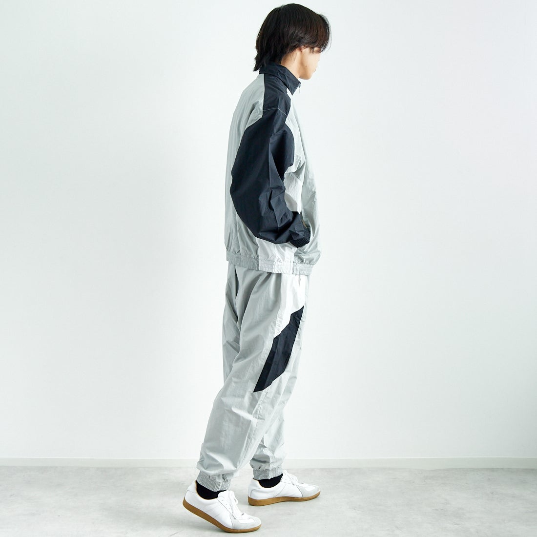 NIKE [ナイキ] クラブ ウーブントラックパンツ [HQ6115] 077 LT SMO &&モデル身長：179cm 着用サイズ：L&&