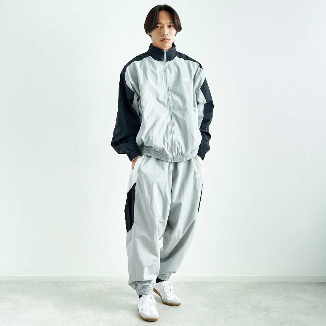 NIKE [ナイキ] クラブ ウーブントラックパンツ [HQ6115] 077 LT SMO &&モデル身長：179cm 着用サイズ：L&&