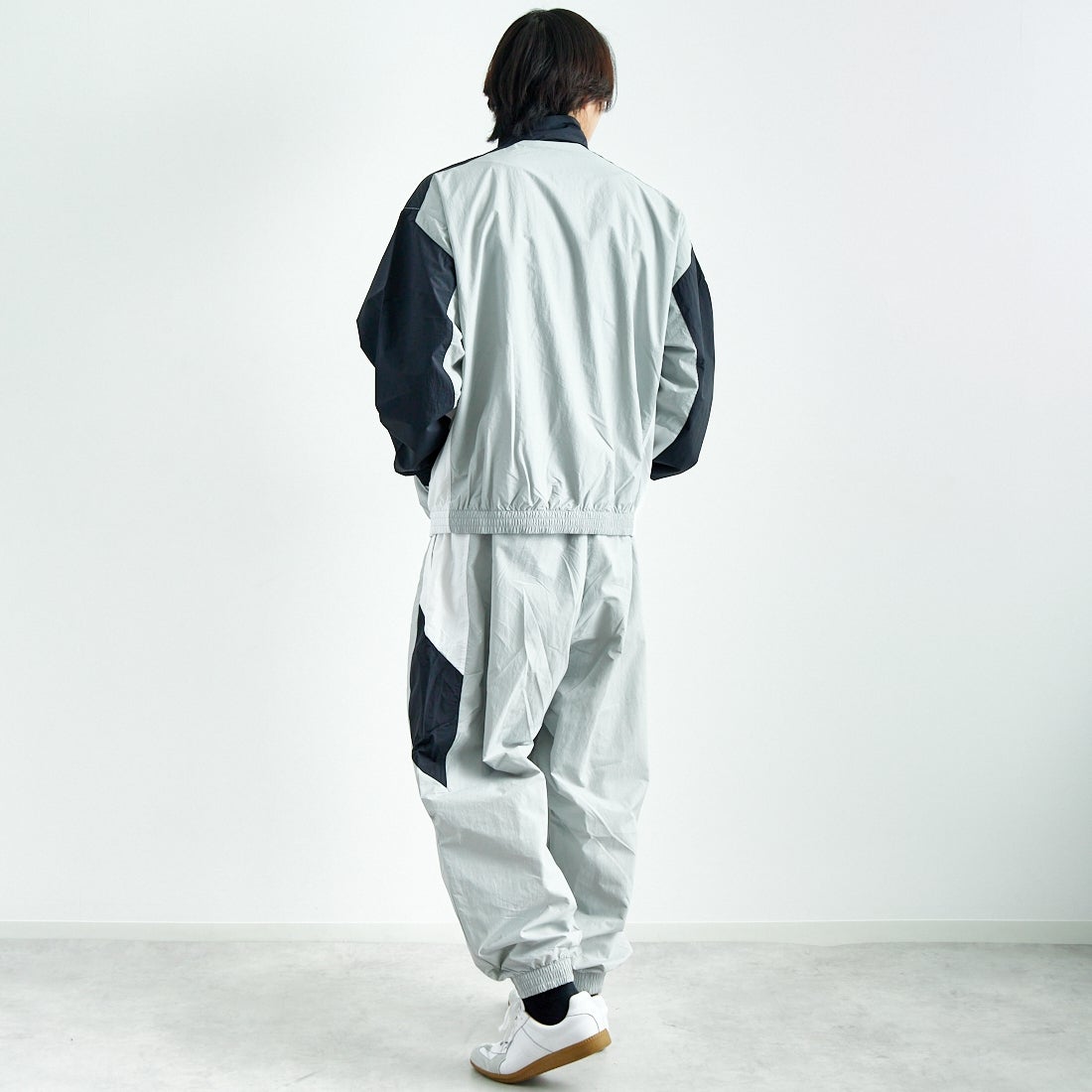 NIKE [ナイキ] クラブ ウーブントラックパンツ [HQ6115] 077 LT SMO &&モデル身長：179cm 着用サイズ：L&&