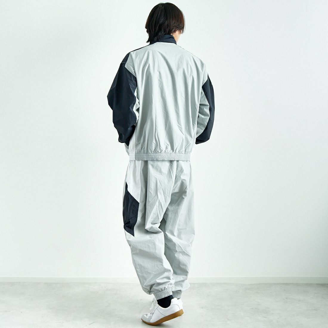 NIKE [ナイキ] クラブ ウーブントラックパンツ [HQ6115] 077 LT SMO &&モデル身長：179cm 着用サイズ：L&&