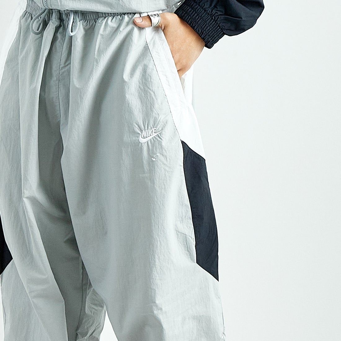 NIKE [ナイキ] クラブ ウーブントラックパンツ [HQ6115] 077 LT SMO