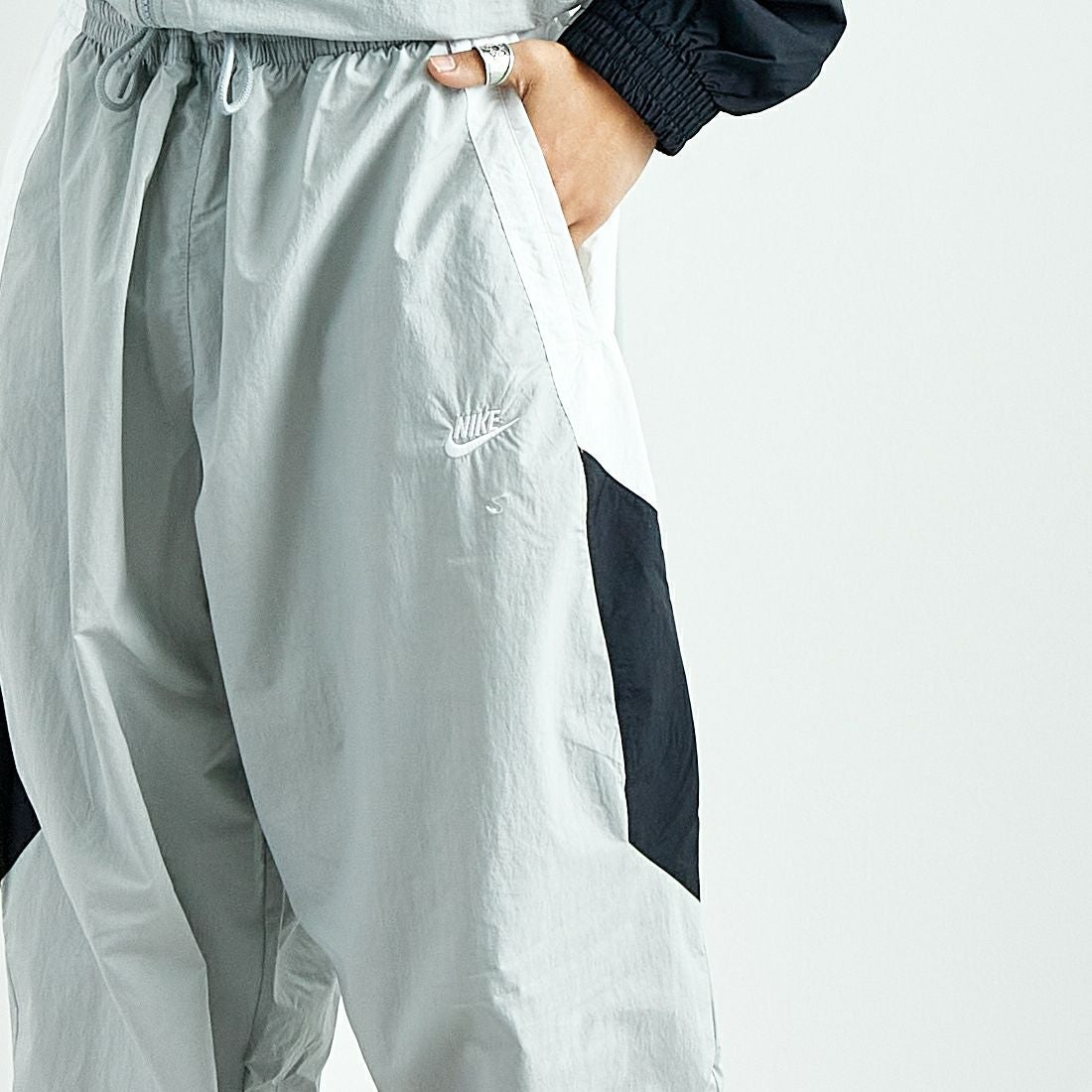 NIKE [ナイキ] クラブ ウーブントラックパンツ [HQ6115] 077 LT SMO