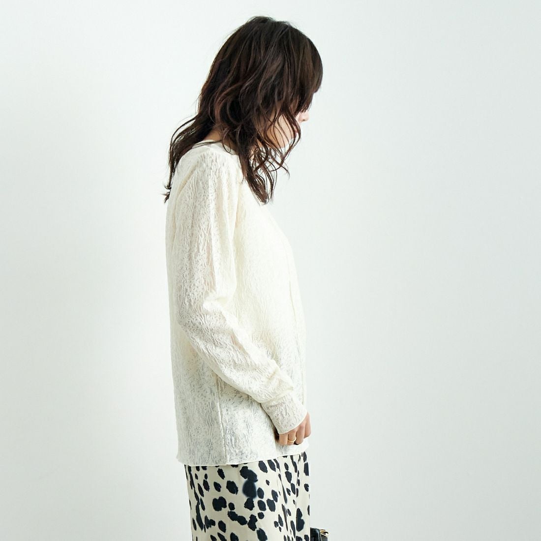 CHIGNON [シニヨン] カットジャカードインナートップス [8246-518NH] O.WHITE &&モデル身長：167cm 着用サイズ：F&&