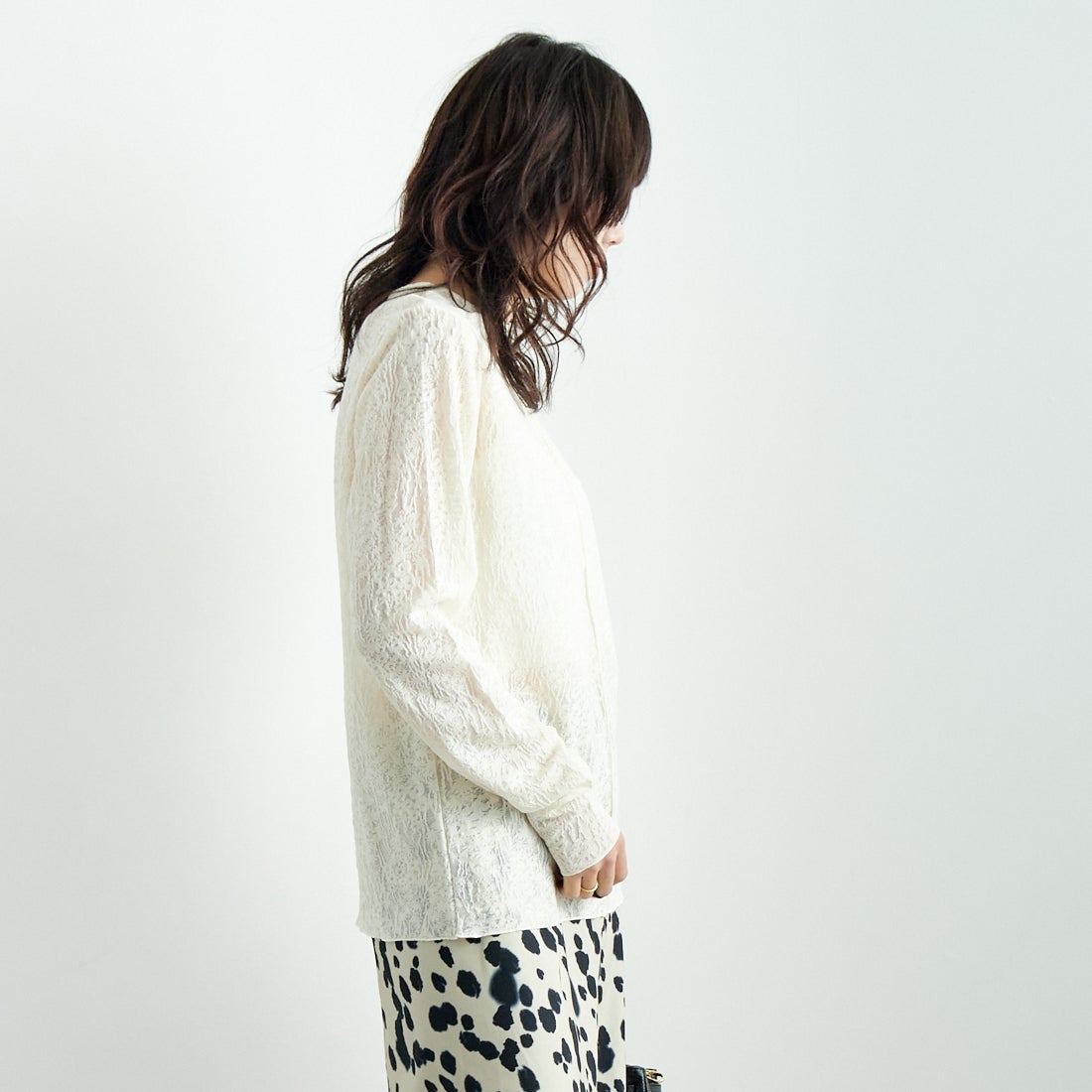 CHIGNON [シニヨン] カットジャカードインナートップス [8246-518NH] O.WHITE &&モデル身長：167cm 着用サイズ：F&&