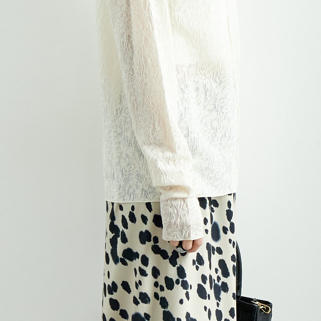 CHIGNON [シニヨン] カットジャカードインナートップス [8246-518NH] O.WHITE &&モデル身長：167cm 着用サイズ：F&&