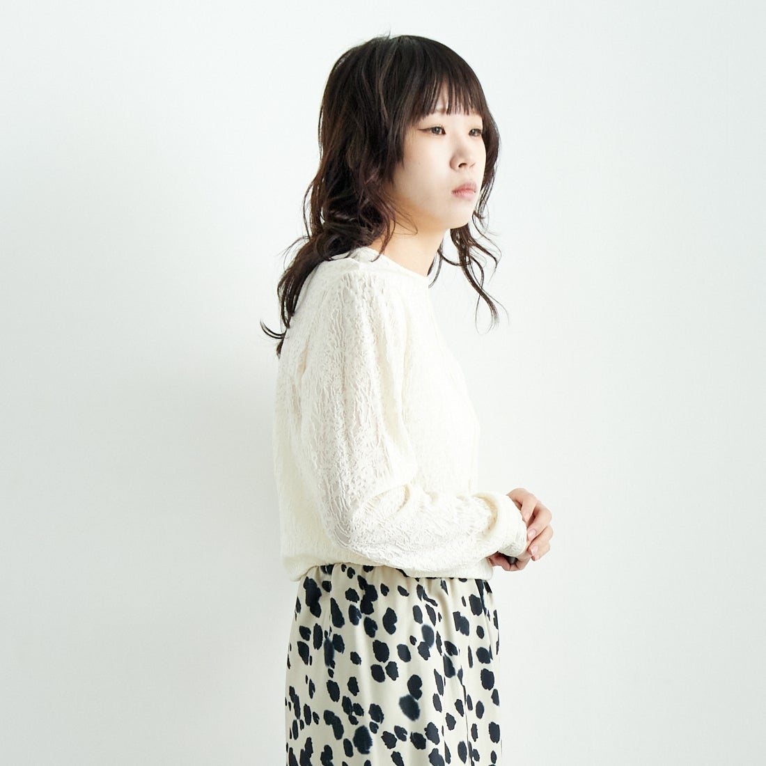 CHIGNON [シニヨン] カットジャカードインナートップス [8246-518NH] O.WHITE &&モデル身長：167cm 着用サイズ：F&&