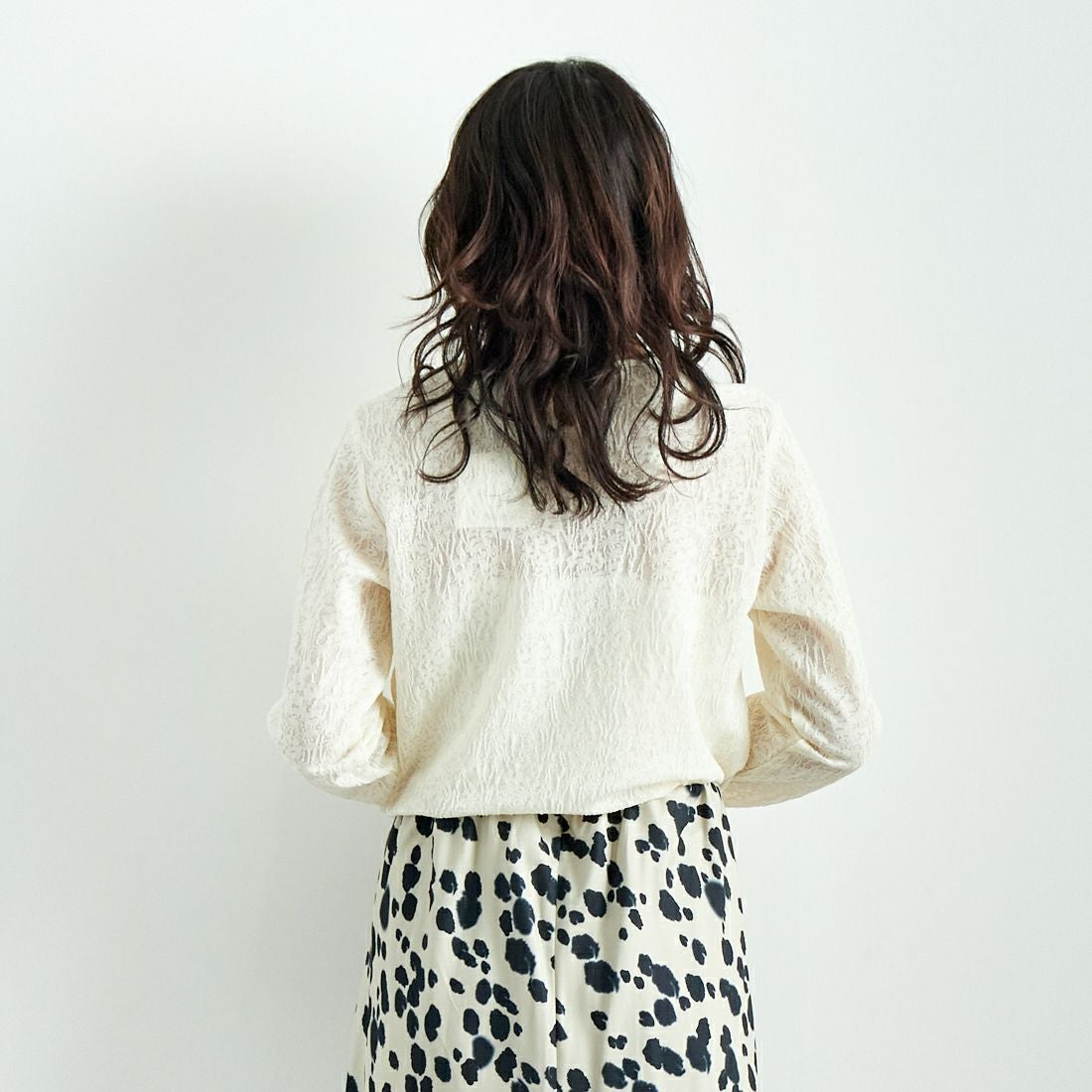 CHIGNON [シニヨン] カットジャカードインナートップス [8246-518NH] O.WHITE &&モデル身長：167cm 着用サイズ：F&&