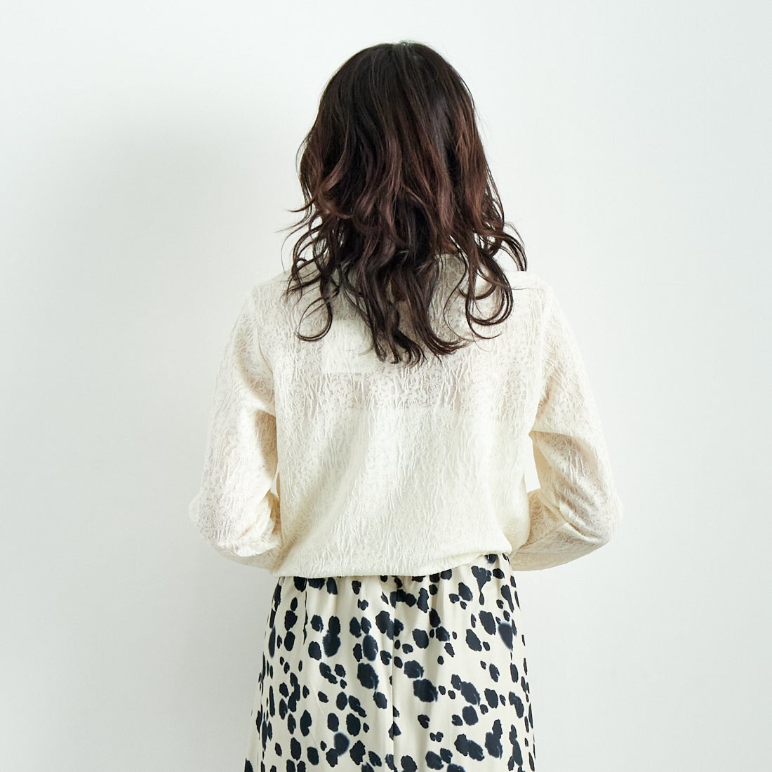 CHIGNON [シニヨン] カットジャカードインナートップス [8246-518NH] O.WHITE &&モデル身長：167cm 着用サイズ：F&&