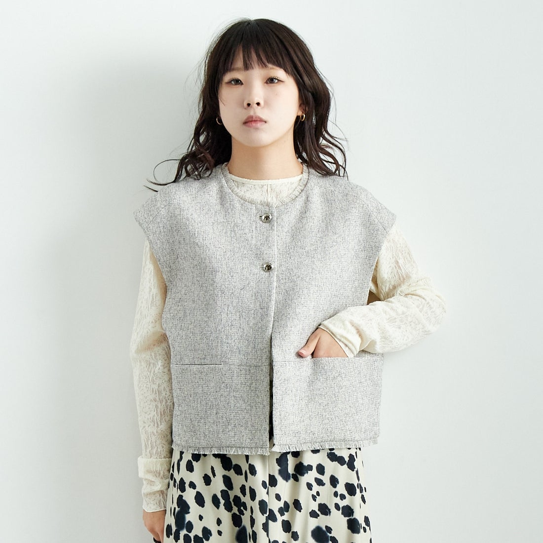 CHIGNON [シニヨン] カットジャカードインナートップス [8246-518NH] O.WHITE &&モデル身長：167cm 着用サイズ：F&&