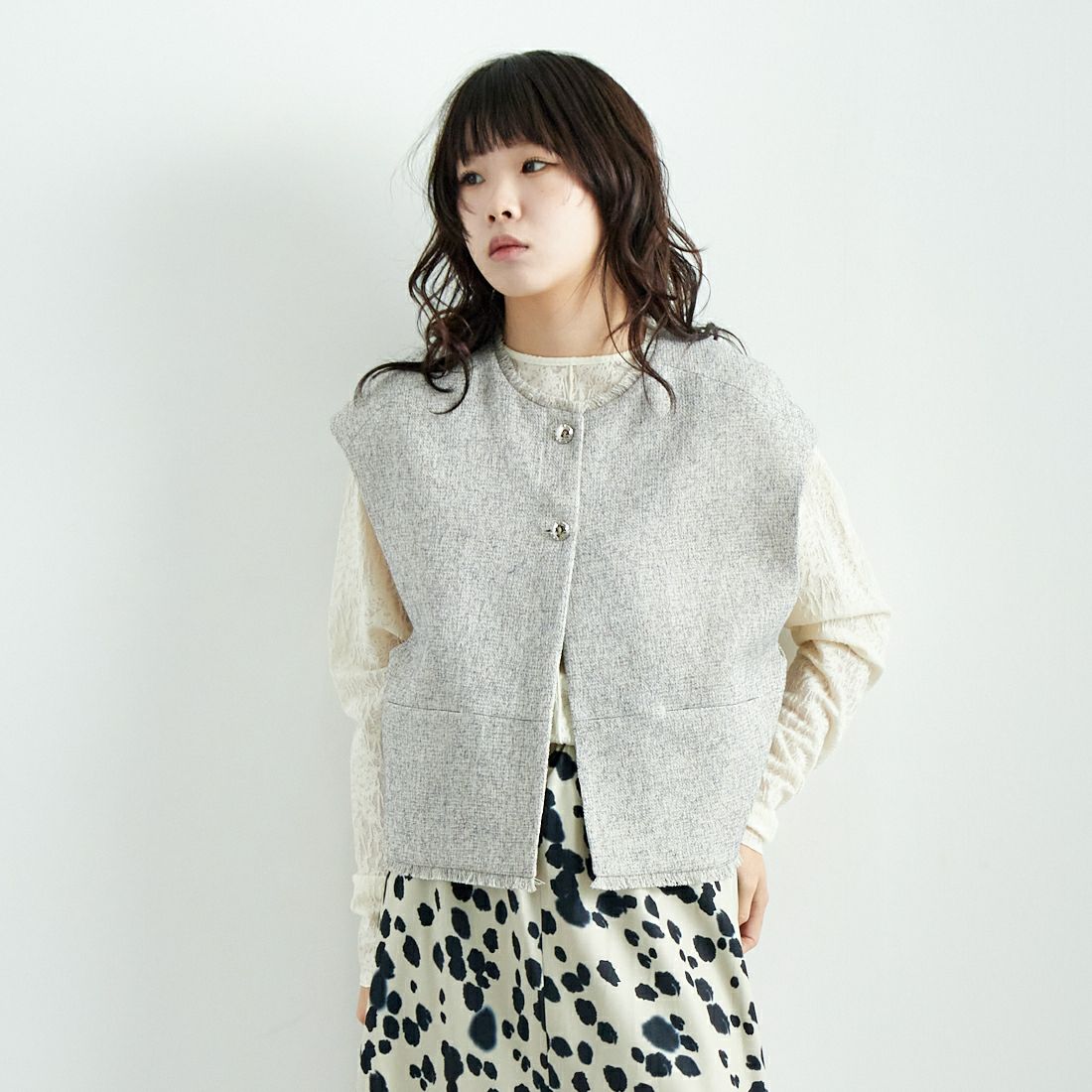 CHIGNON [シニヨン] カットジャカードインナートップス [8246-518NH] O.WHITE &&モデル身長：167cm 着用サイズ：F&&