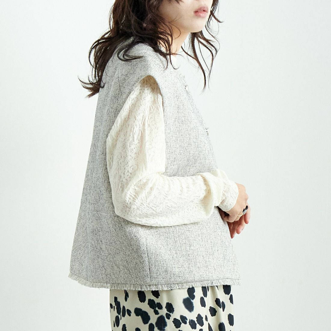 CHIGNON [シニヨン] カットジャカードインナートップス [8246-518NH] O.WHITE &&モデル身長：167cm 着用サイズ：F&&