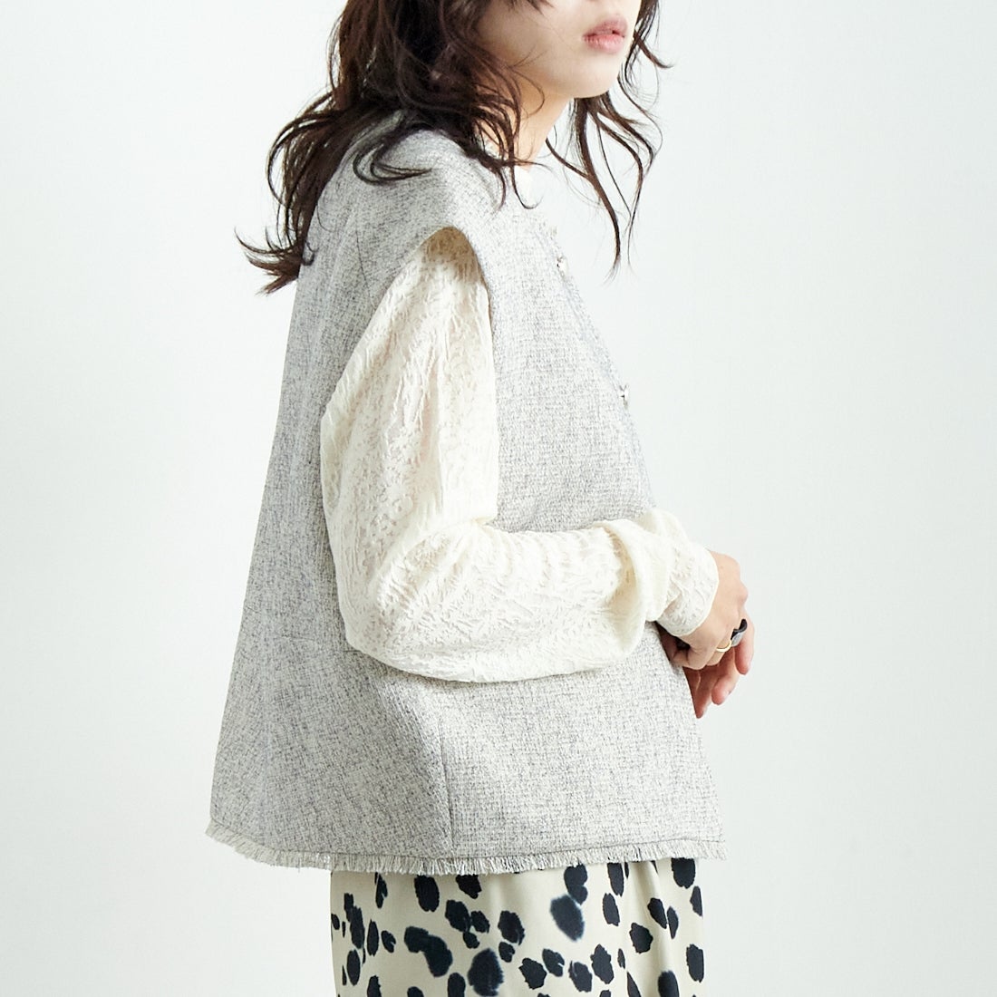 CHIGNON [シニヨン] カットジャカードインナートップス [8246-518NH] O.WHITE &&モデル身長：167cm 着用サイズ：F&&