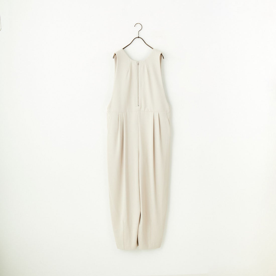 L.BEIGE