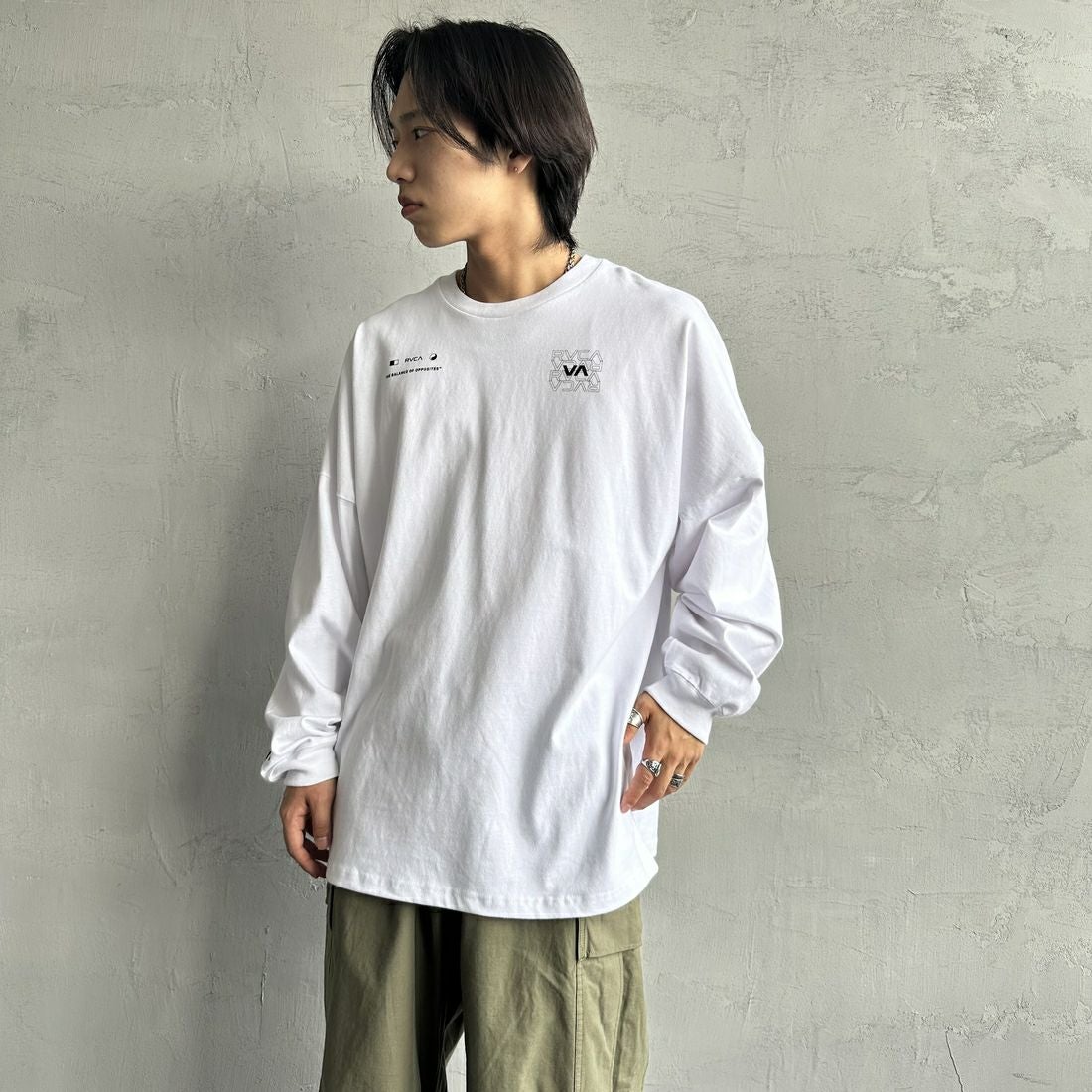 RVCA [ルーカ] RADIATE ロングスリーブTシャツ [BF041-151] WHT &&モデル身長：179cm 着用サイズ：XL&&