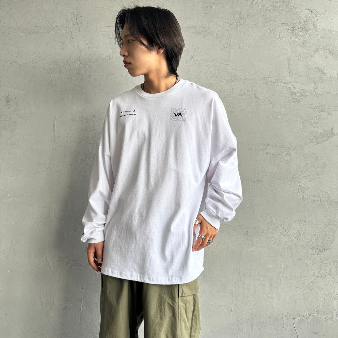 RVCA [ルーカ] RADIATE ロングスリーブTシャツ [BF041-151] WHT &&モデル身長：179cm 着用サイズ：XL&&