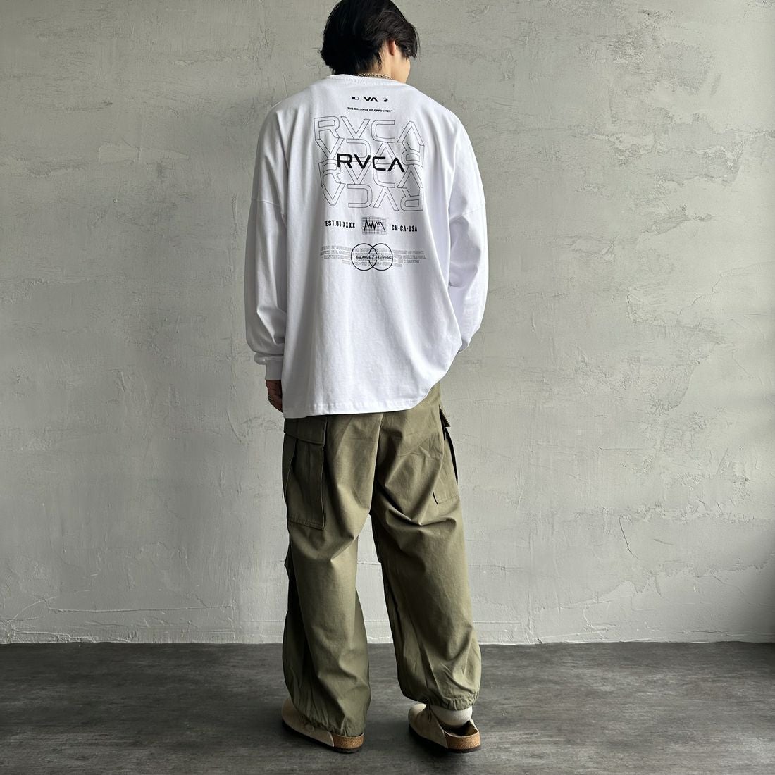 RVCA [ルーカ] RADIATE ロングスリーブTシャツ [BF041-151] WHT &&モデル身長：179cm 着用サイズ：XL&&