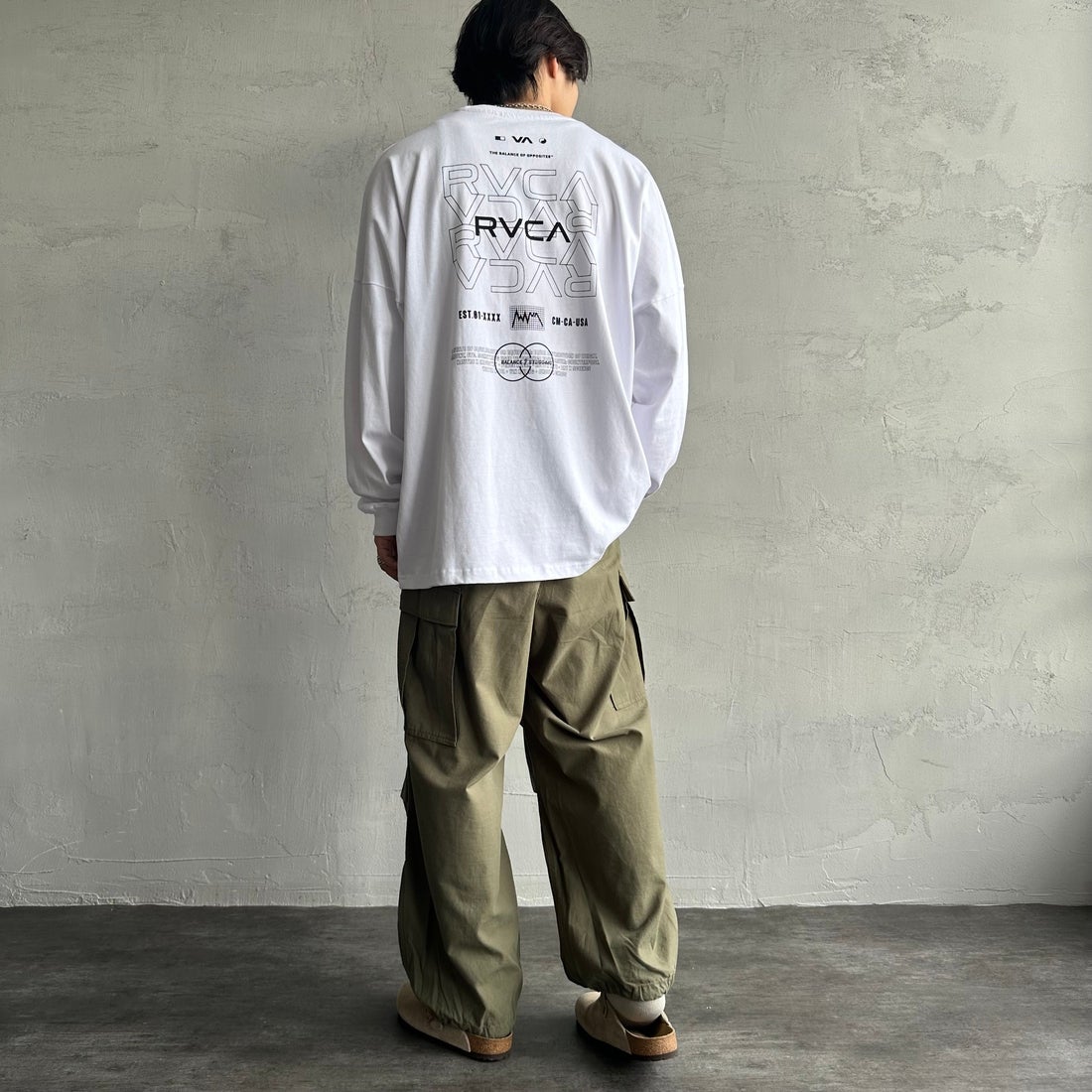 RVCA [ルーカ] RADIATE ロングスリーブTシャツ [BF041-151] WHT &&モデル身長：179cm 着用サイズ：XL&&