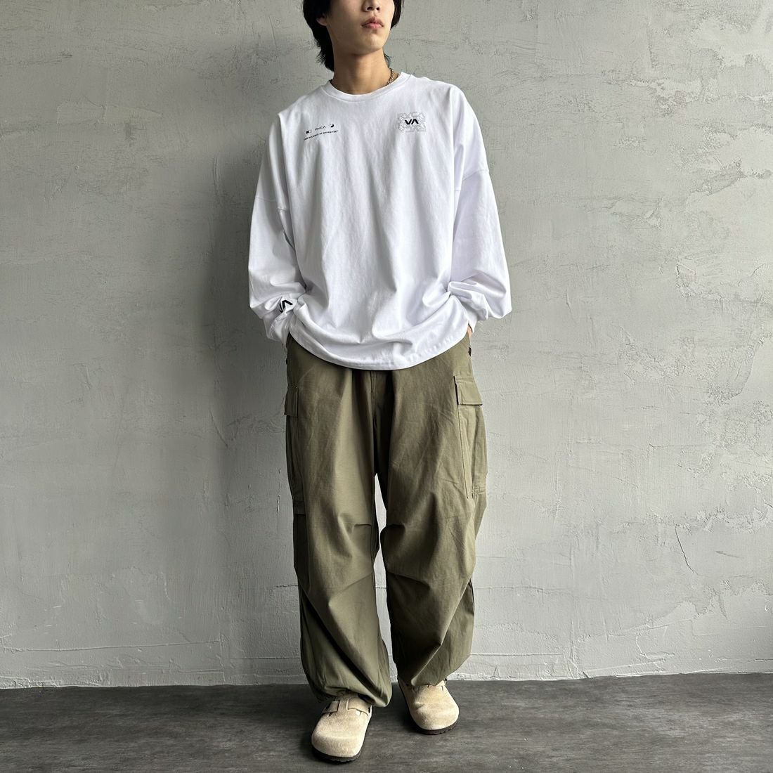 RVCA [ルーカ] RADIATE ロングスリーブTシャツ [BF041-151] WHT &&モデル身長：179cm 着用サイズ：XL&&