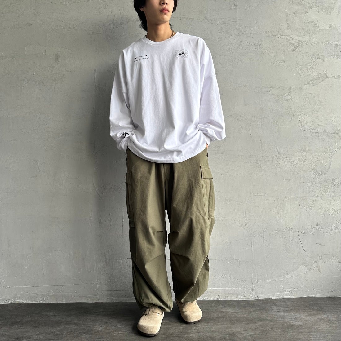 RVCA [ルーカ] RADIATE ロングスリーブTシャツ [BF041-151] WHT &&モデル身長：179cm 着用サイズ：XL&&