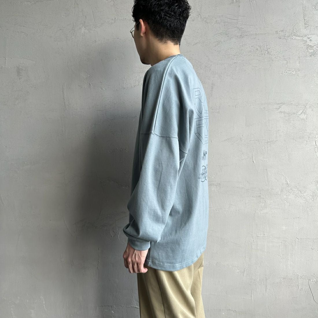 RVCA [ルーカ] RADIATE ロングスリーブTシャツ [BF041-151] LED &&モデル身長：168cm 着用サイズ：M&&