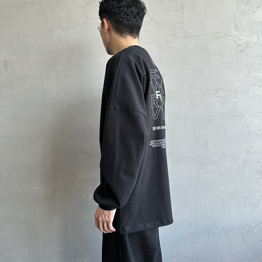 RVCA [ルーカ] RADIATE ロングスリーブTシャツ [BF041-151] BLK &&モデル身長：168cm 着用サイズ：L&&