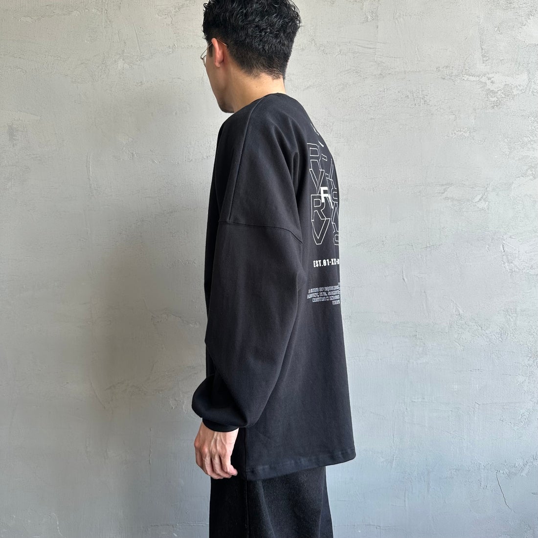 RVCA [ルーカ] RADIATE ロングスリーブTシャツ [BF041-151] BLK &&モデル身長：168cm 着用サイズ：L&&