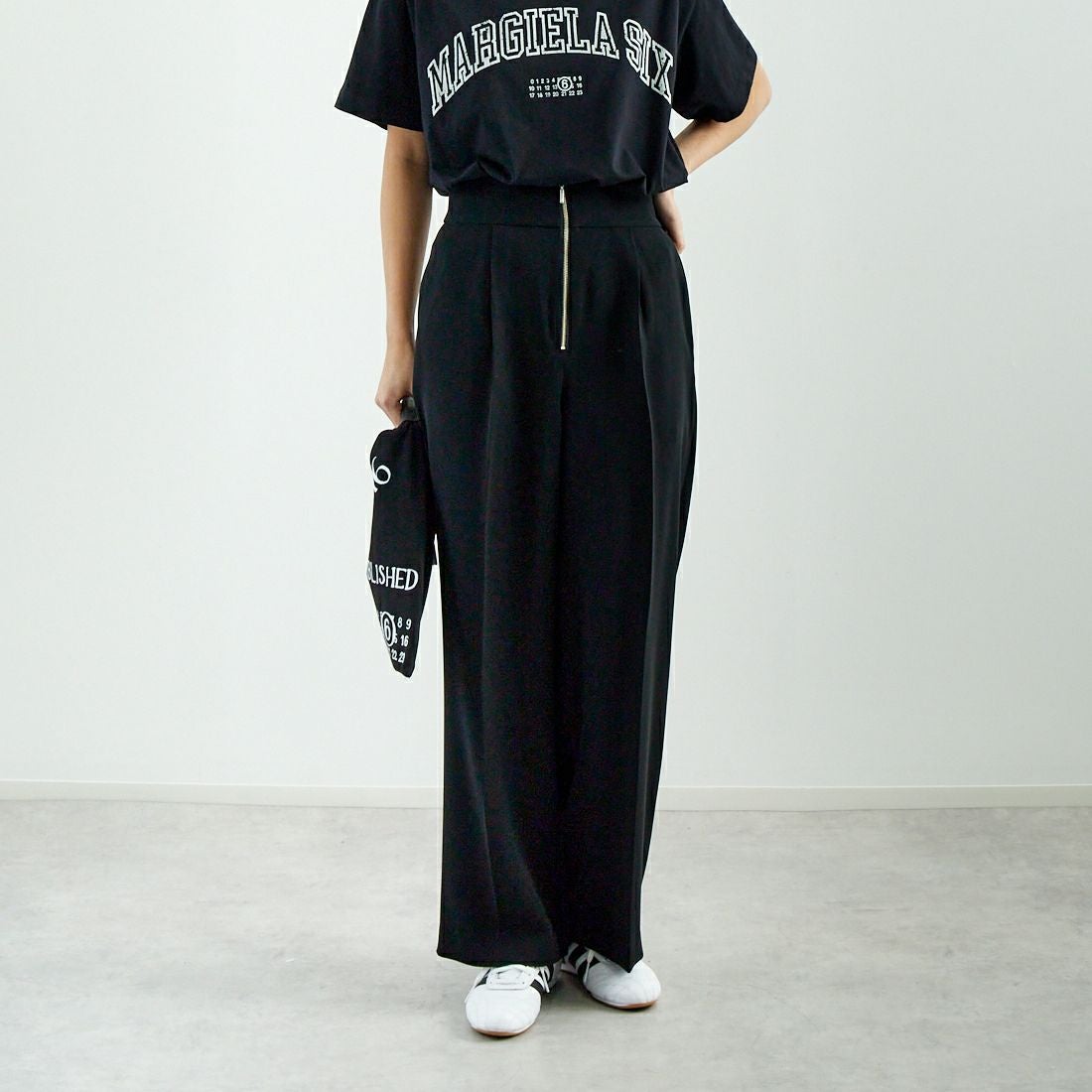 DONEEYU [ドニーユ] ダブルクロスストレッチサテン フロントジップワイドパンツ [U-2097] 040 ﾌﾞﾗｯｸ &&モデル身長：167cm 着用サイズ：36&&