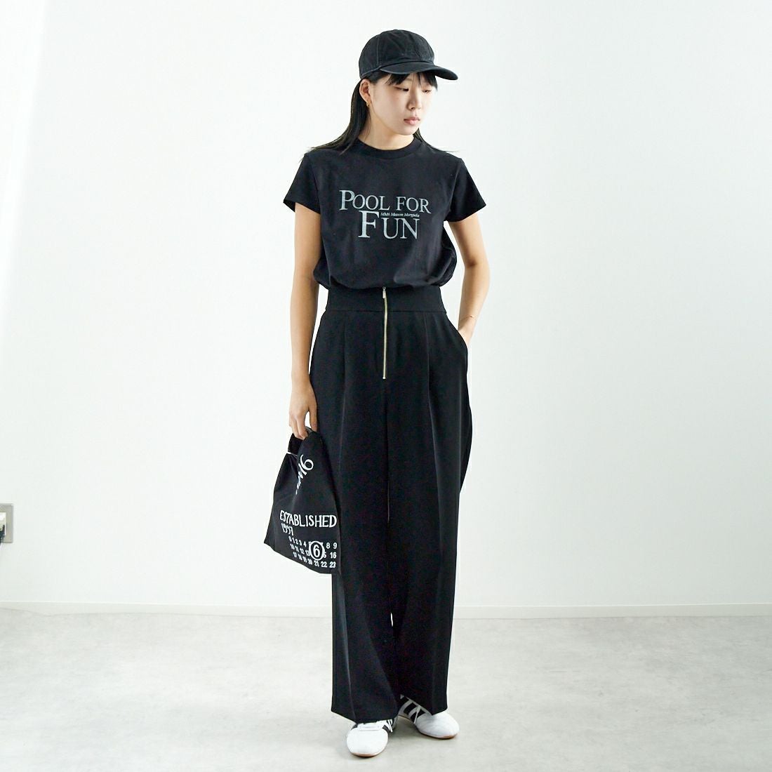 DONEEYU [ドニーユ] ダブルクロスストレッチサテン フロントジップワイドパンツ [U-2097] 040 ﾌﾞﾗｯｸ &&モデル身長：167cm 着用サイズ：36&&