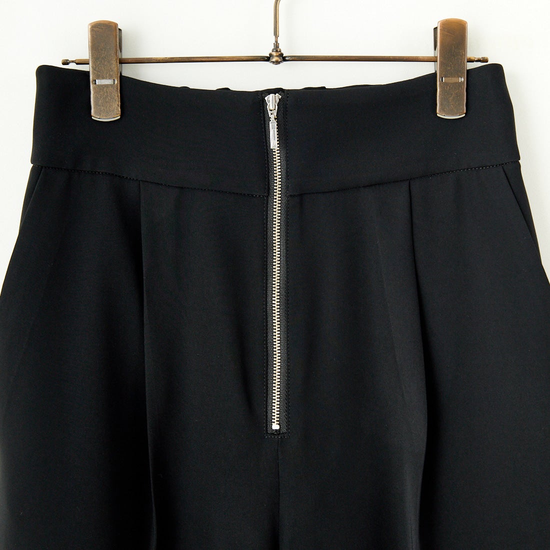 DONEEYU [ドニーユ] ダブルクロスストレッチサテン フロントジップワイドパンツ [U-2097] 040 ﾌﾞﾗｯｸ