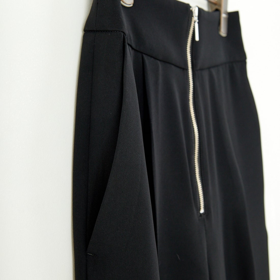 DONEEYU [ドニーユ] ダブルクロスストレッチサテン フロントジップワイドパンツ [U-2097] 040 ﾌﾞﾗｯｸ