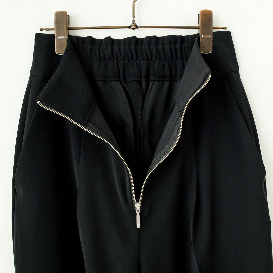 DONEEYU [ドニーユ] ダブルクロスストレッチサテン フロントジップワイドパンツ [U-2097] 040 ﾌﾞﾗｯｸ