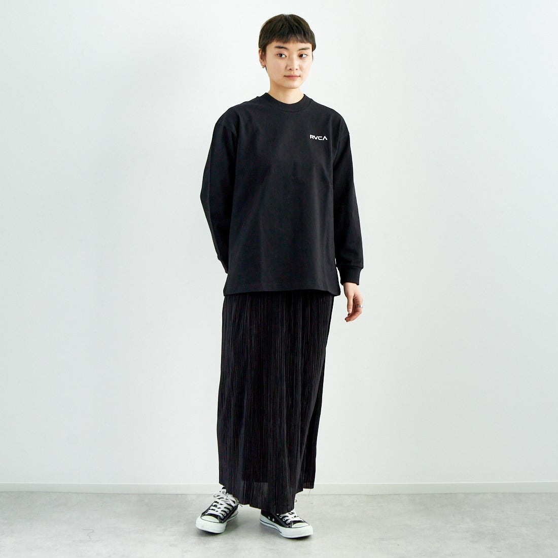 RVCA [ルーカ] バンダナ柄ボックスロゴTシャツ [BF043-051] BLK &&モデル身長：160cm 着用サイズ：S&&