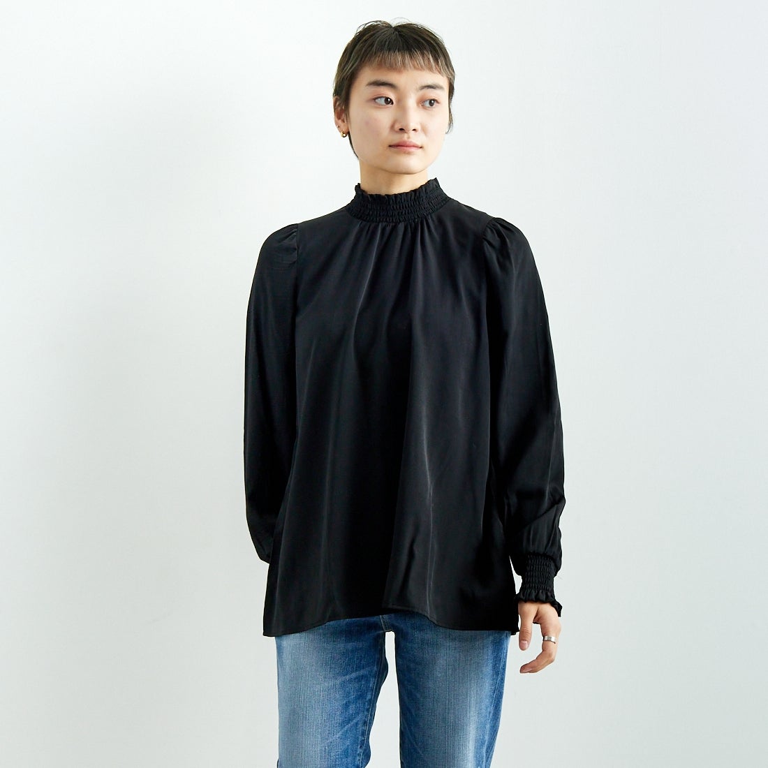 Jf Ready Made [ジェイエフレディメイド] シャーリングネック アソートブラウス [3010302] 801 ﾌﾞﾗｯｸ &&モデル身長：160cm 着用サイズ：F&&