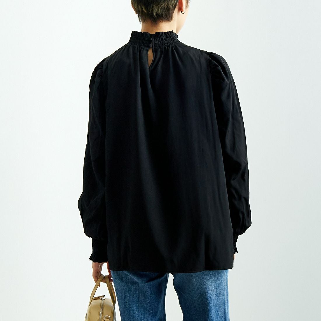 Jf Ready Made [ジェイエフレディメイド] シャーリングネック アソートブラウス [3010302] 801 ﾌﾞﾗｯｸ &&モデル身長：160cm 着用サイズ：F&&