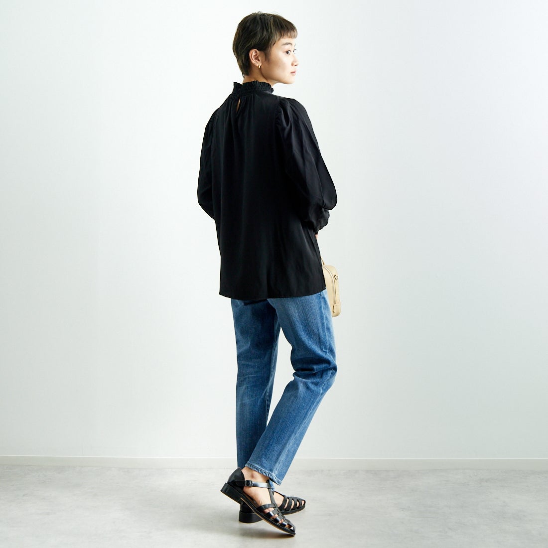 Jf Ready Made [ジェイエフレディメイド] シャーリングネック アソートブラウス [3010302] 801 ﾌﾞﾗｯｸ &&モデル身長：160cm 着用サイズ：F&&