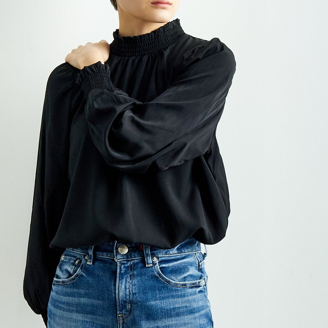 Jf Ready Made [ジェイエフレディメイド] シャーリングネック アソートブラウス [3010302] 801 ﾌﾞﾗｯｸ &&モデル身長：160cm 着用サイズ：F&&