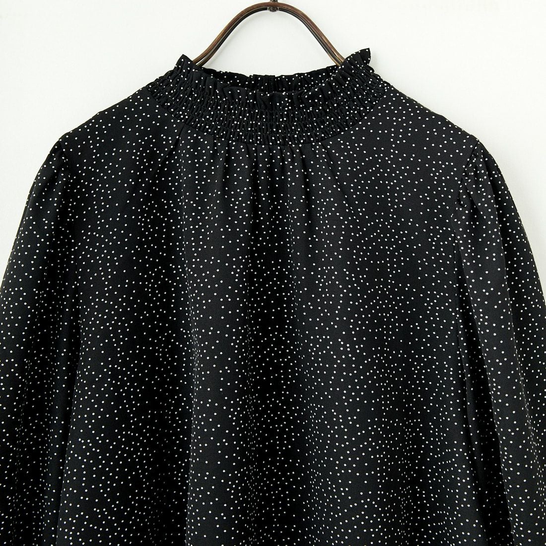 Jf Ready Made [ジェイエフレディメイド] シャーリングネック アソートブラウス [3010302] 077 ｸﾛ/ｼﾛ