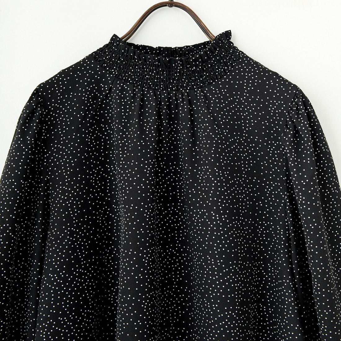 Jf Ready Made [ジェイエフレディメイド] シャーリングネック アソートブラウス [3010302] 077 ｸﾛ/ｼﾛ