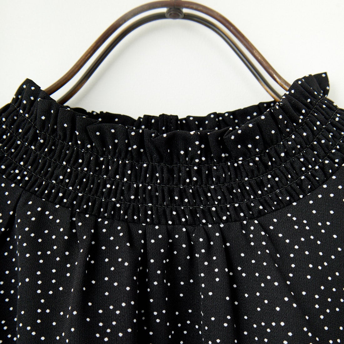 Jf Ready Made [ジェイエフレディメイド] シャーリングネック アソートブラウス [3010302] 077 ｸﾛ/ｼﾛ