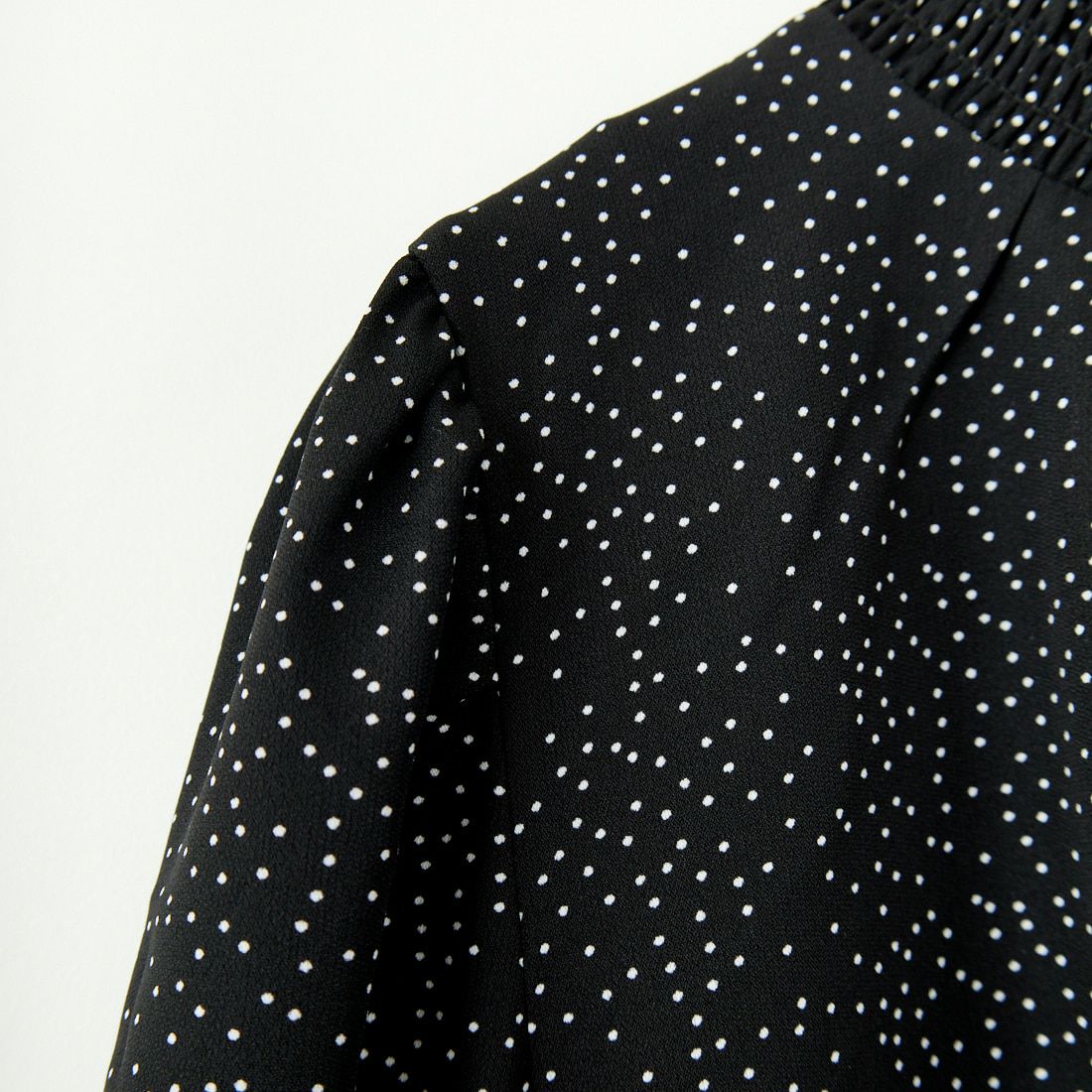 Jf Ready Made [ジェイエフレディメイド] シャーリングネック アソートブラウス [3010302] 077 ｸﾛ/ｼﾛ