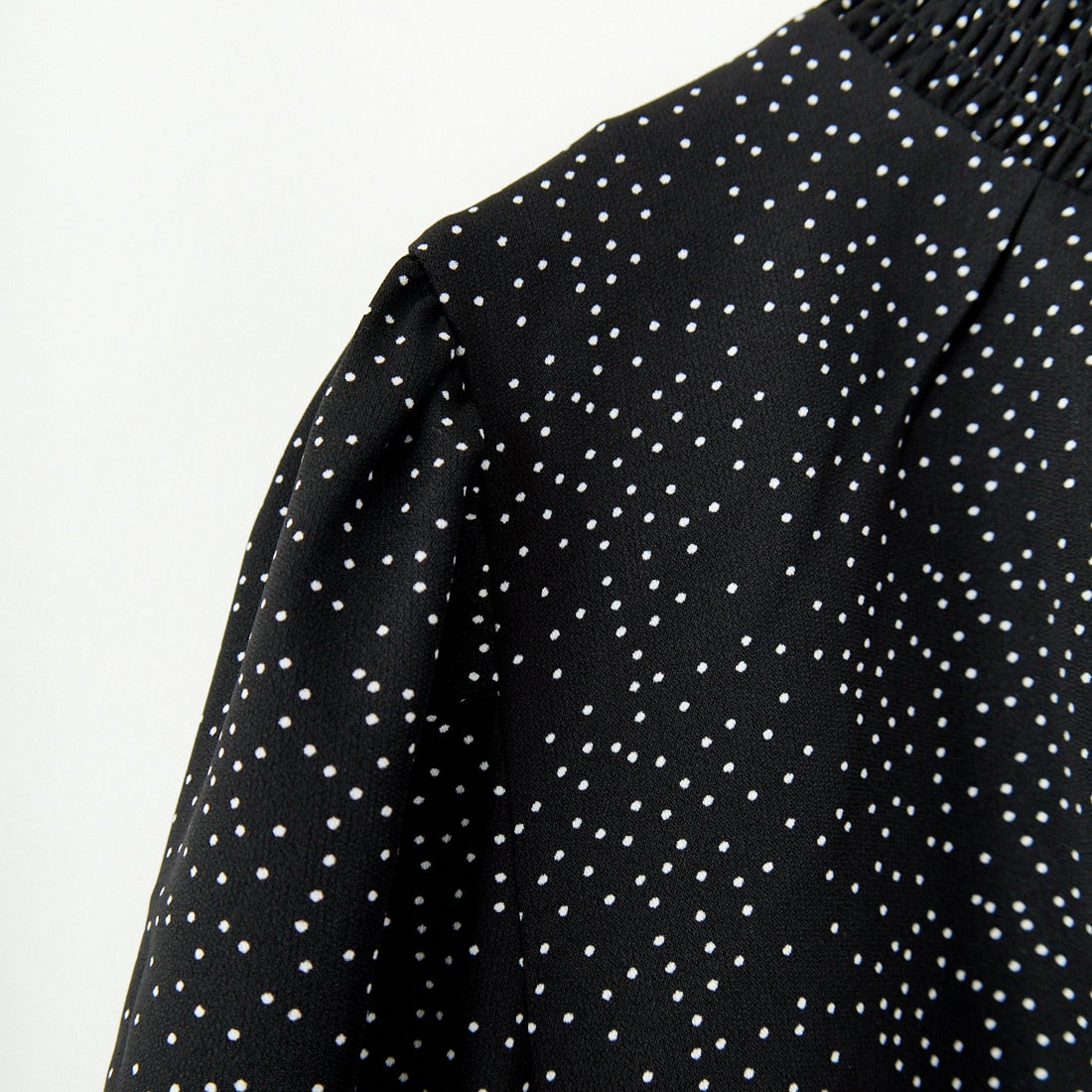 Jf Ready Made [ジェイエフレディメイド] シャーリングネック アソートブラウス [3010302] 077 ｸﾛ/ｼﾛ